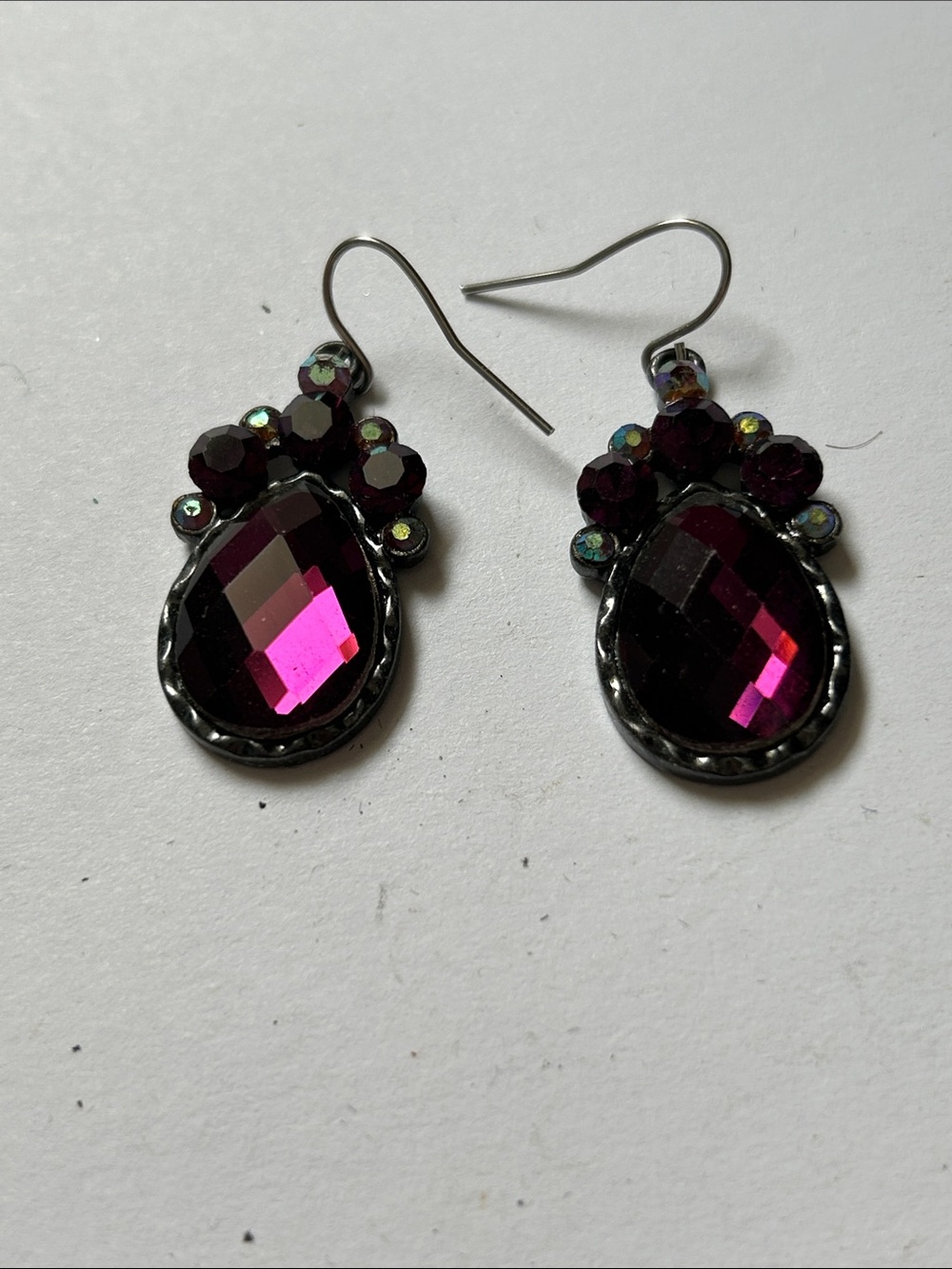 Crystal Teardrop Dangle Earrings in Deep Plum j40